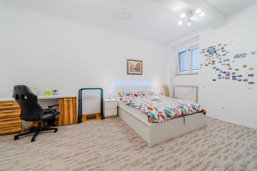 Postel nebo postele na pokoji v ubytování Work and Play Apartment