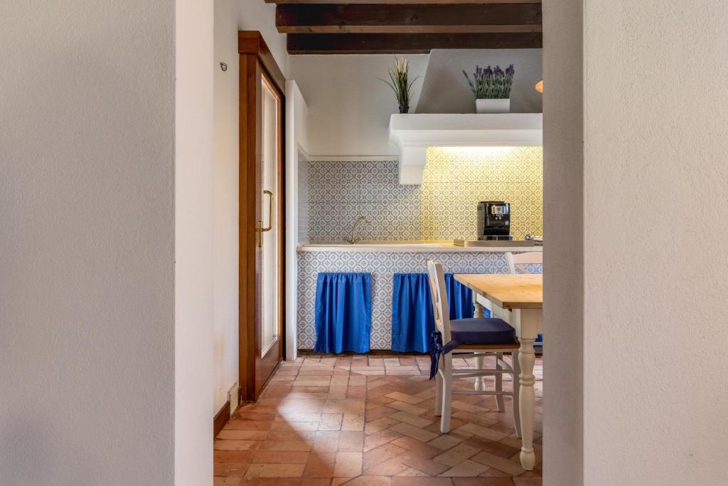 Kuchyň nebo kuchyňský kout v ubytování Casa dei Fiori