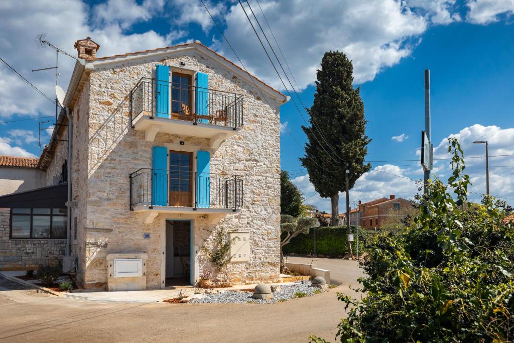 Το κτήριο όπου στεγάζεται  το διαμέρισμα