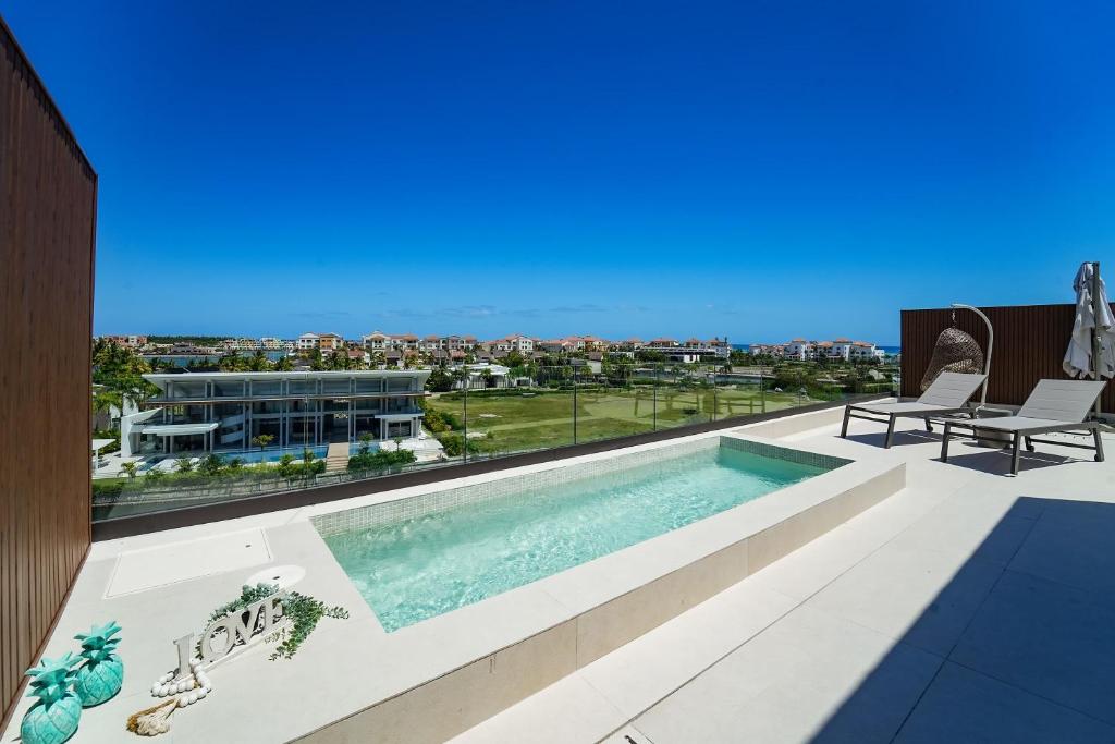 View of Spectacular Marina Penthouse w private rooftop, Punta Cana (precios ...