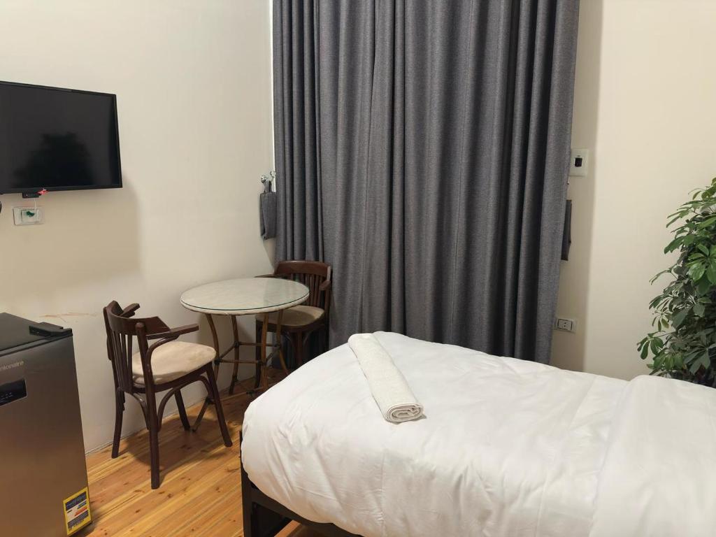 TV a/nebo společenská místnost v ubytování havana hotel