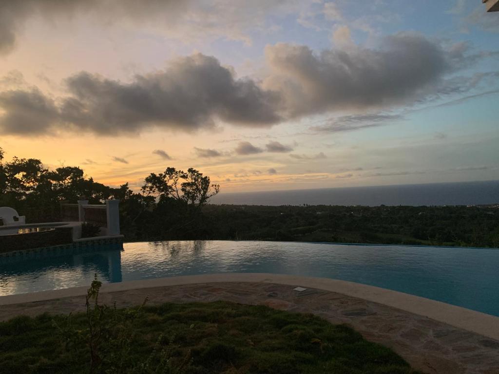 Bazén v ubytování El Castillo Tropical nebo v jeho okolí