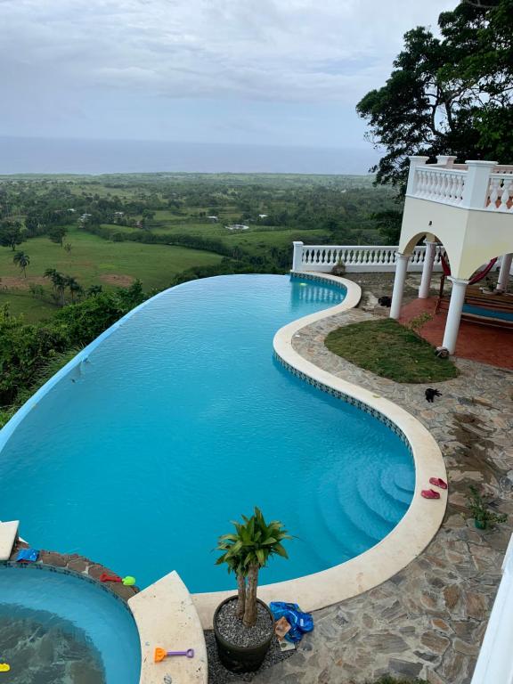 Bazén v ubytování El Castillo Tropical nebo v jeho okolí