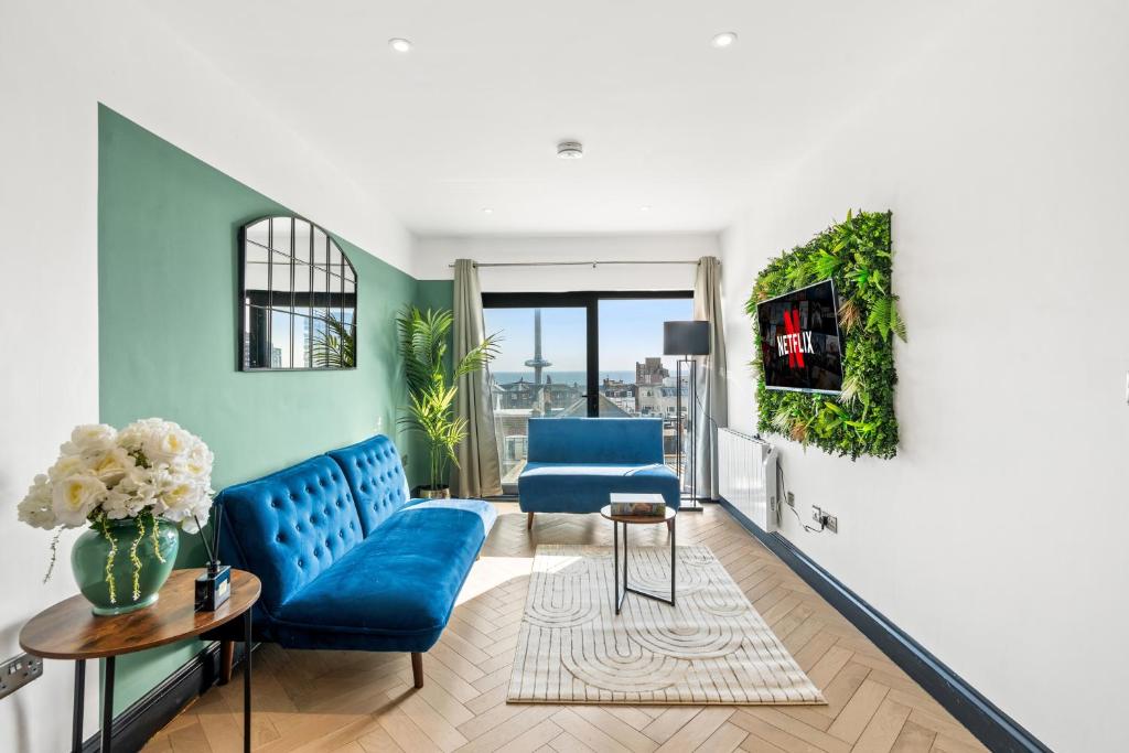 a living room with a blue couch and a table at Western Seaview Terrace - Central - Contractors in Brighton & Hove