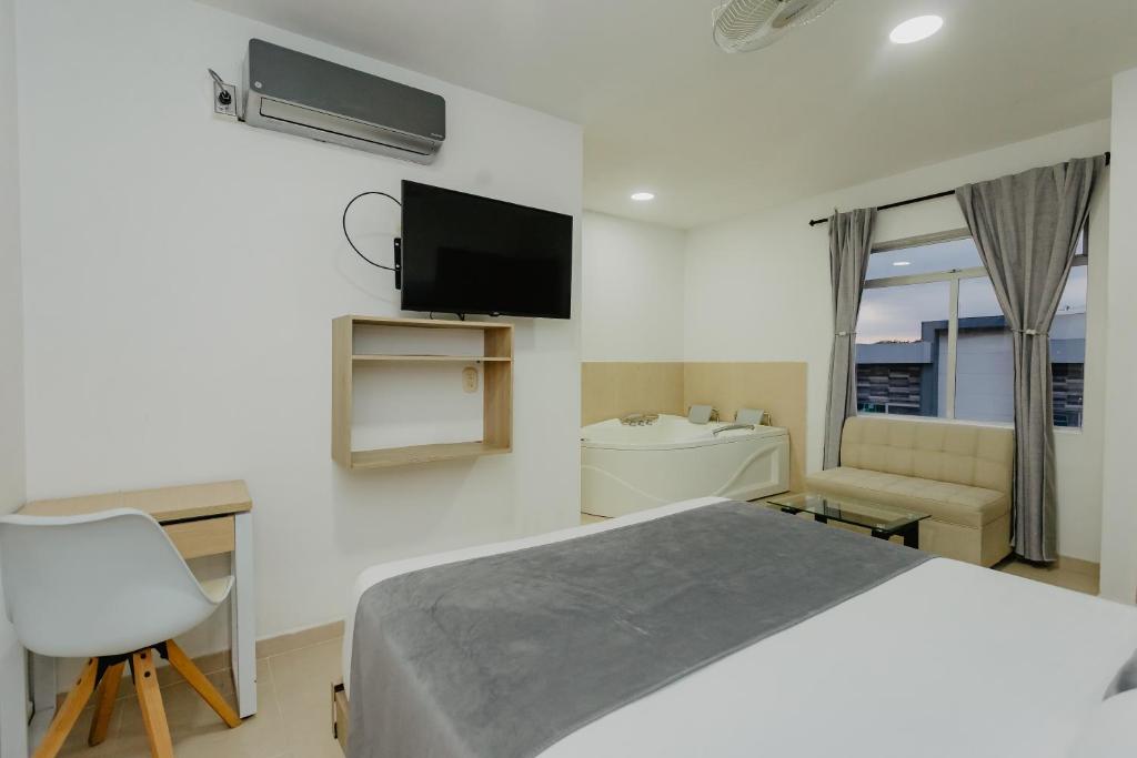 TV a/nebo společenská místnost v ubytování Hotel Plataneras Plaza