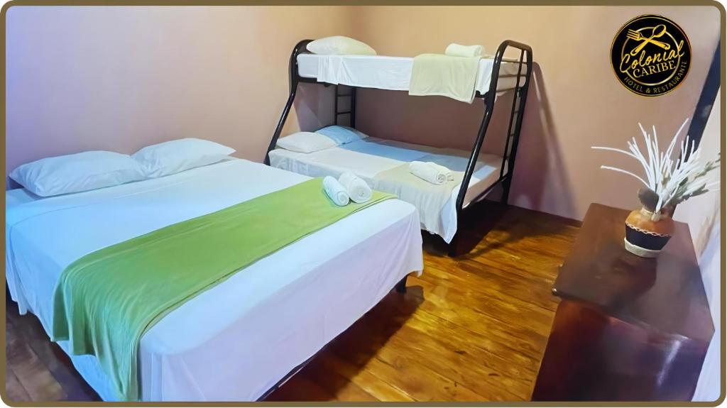 Postel nebo postele na pokoji v ubytování Hotel y Restaurante Colonial Caribe