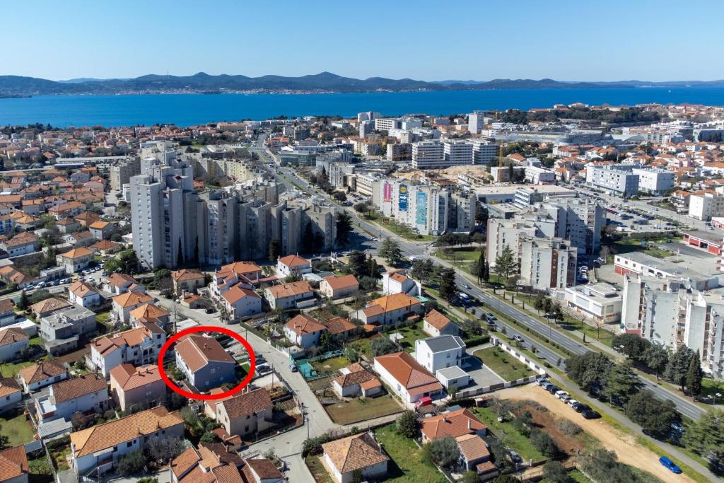 Apartments with parking space Zadar - 22871