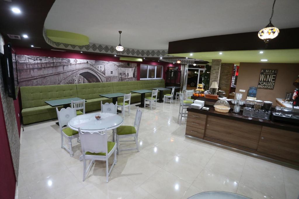 Restaurace v ubytování Hotel Villa Nadin