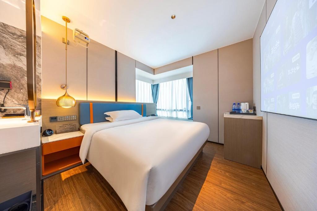 Postel nebo postele na pokoji v ubytování 颐程City View Hotel-广州太古汇珠江新城体育中心石牌桥地铁站店-广交会专享