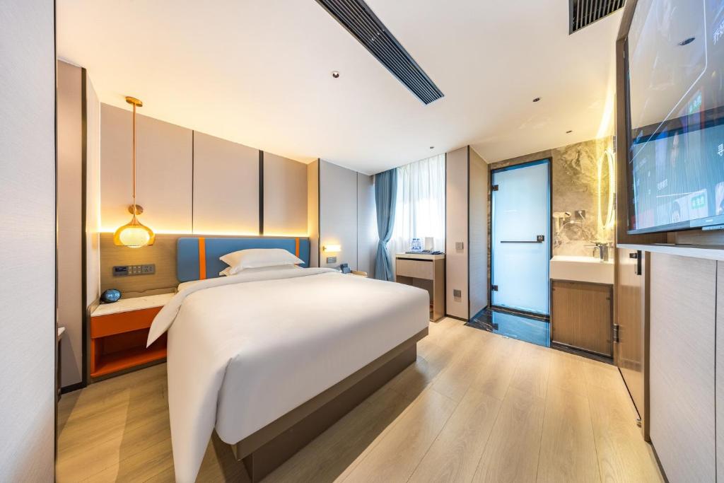 Postel nebo postele na pokoji v ubytování 颐程City View Hotel-广州太古汇珠江新城体育中心石牌桥地铁站店-广交会专享