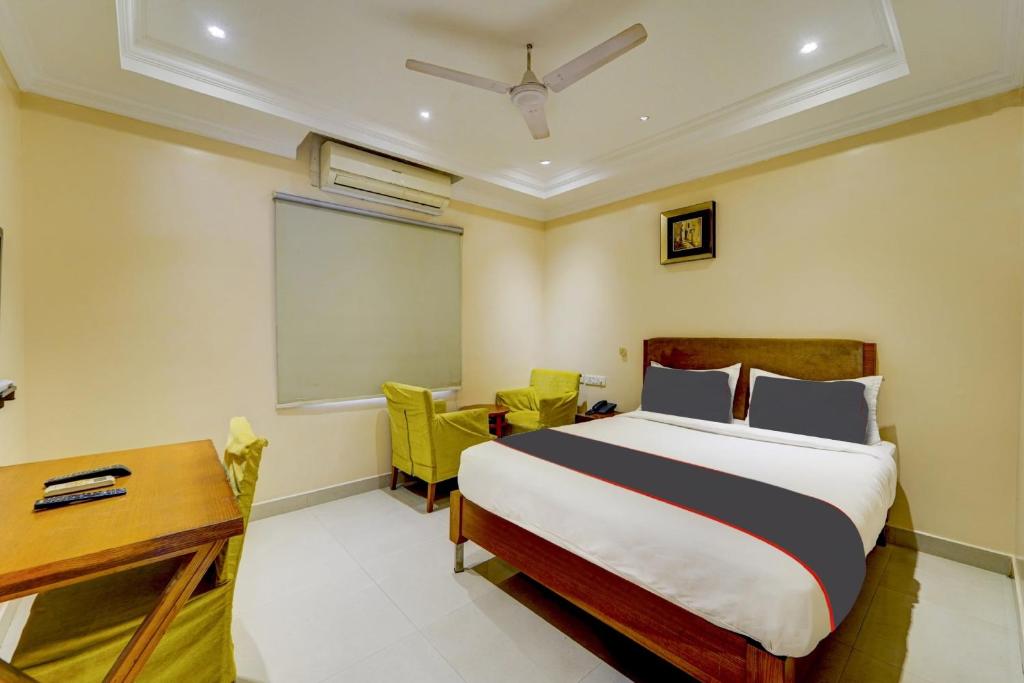 Postel nebo postele na pokoji v ubytování Super Hotel O G Silver Ashok Nagar
