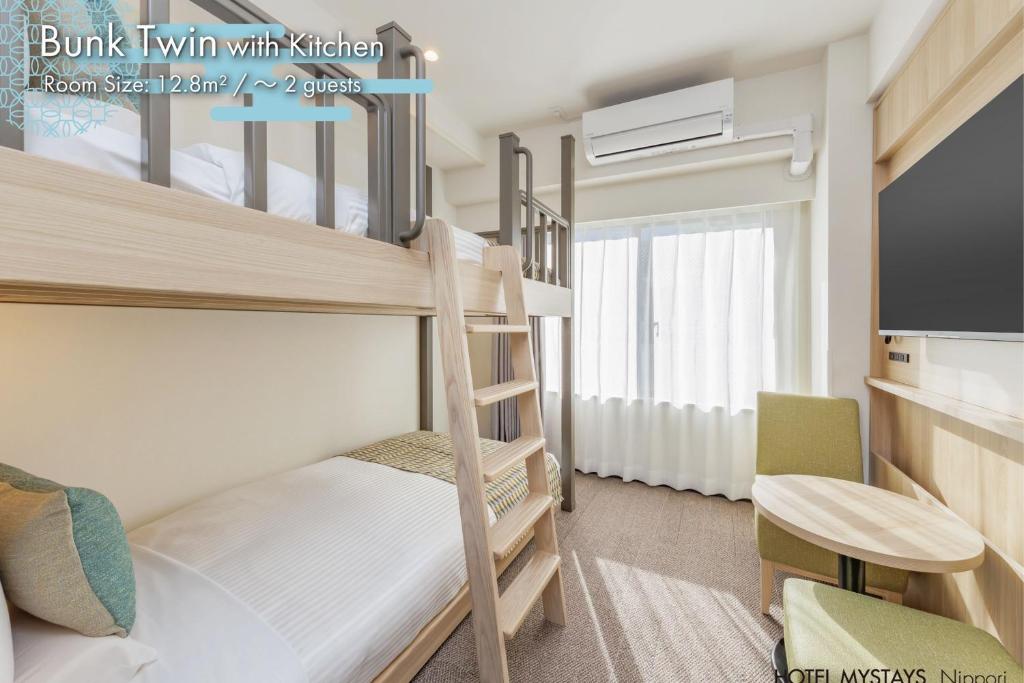 Postel nebo postele na pokoji v ubytování HOTEL MYSTAYS Nippori