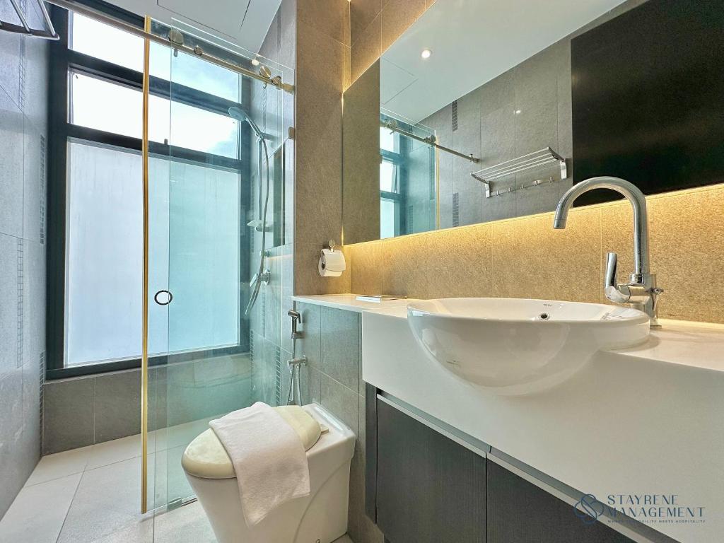 Setia Sky 88 with Sunset View Johor Bahru by Stayrene - Three-Bedroom Apartment