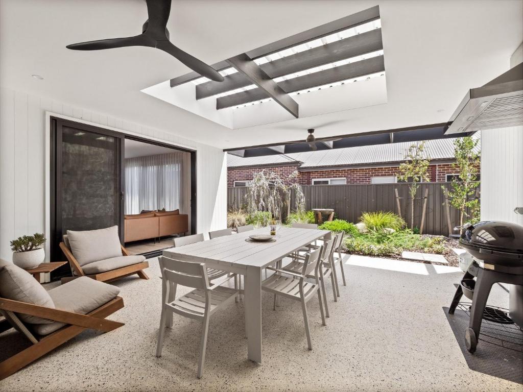 Area soggiorno di Amila - central location with designed spaces