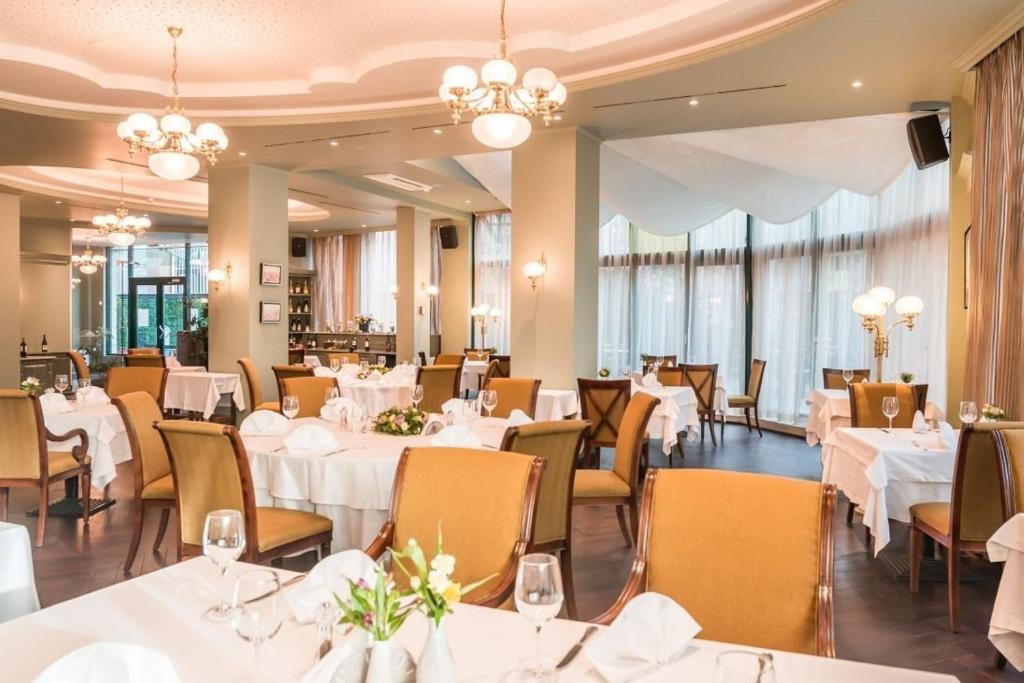 A restaurant or other place to eat at Perfect Apartment