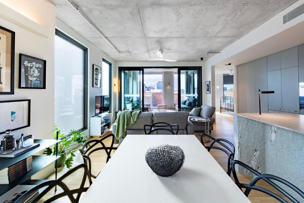 Gallery Detail: Upscale Collingwood Retreat High End Apartment With Car Park