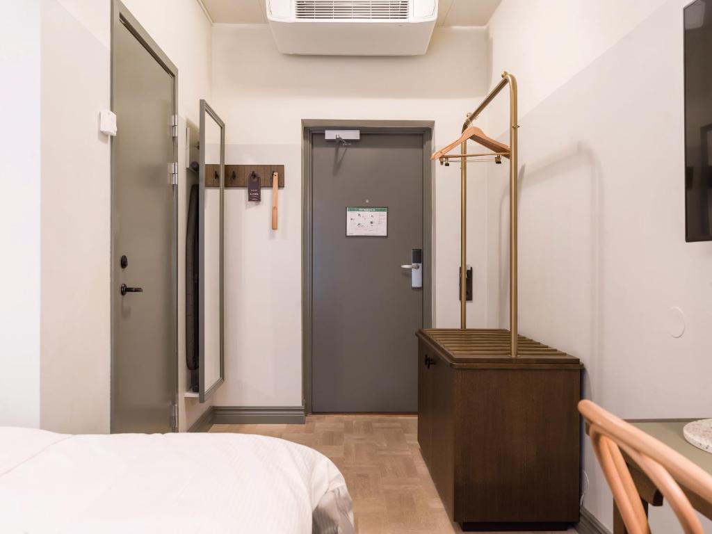 Elite Hotel Mårtenson - Standard Queen Room (Laminated Window)