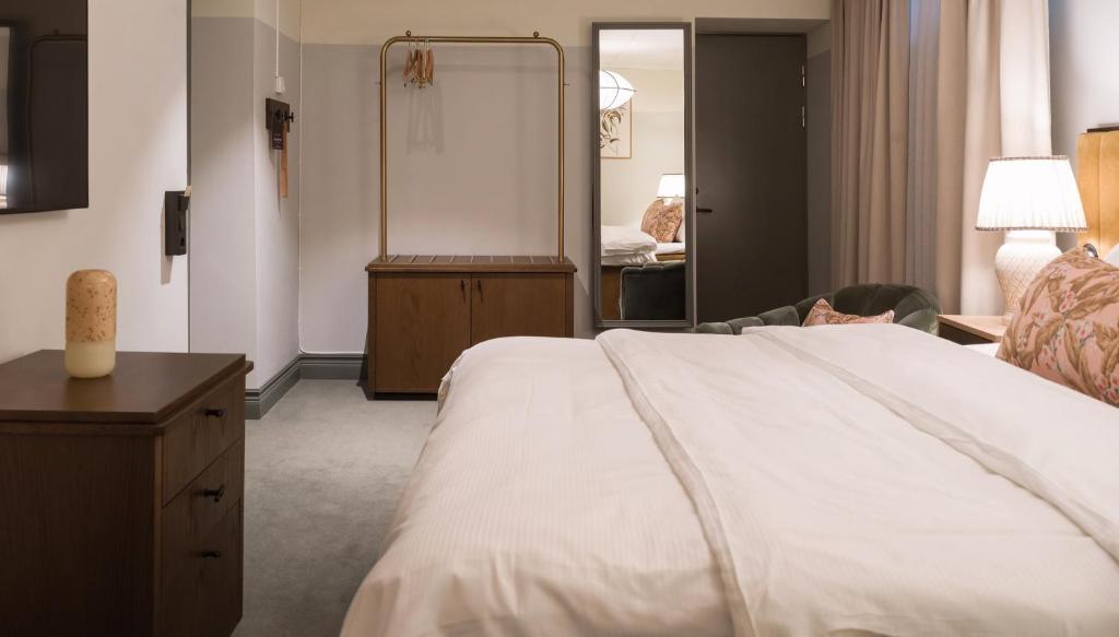 Elite Hotel Mårtenson - Superior King Room (Laminated Window)