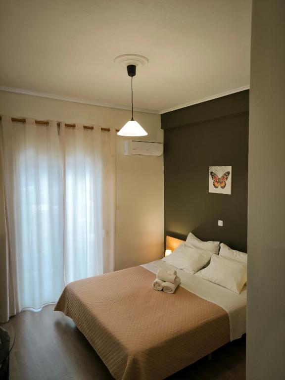 A bed or beds in a room at Penthouse 350m from metro station!
