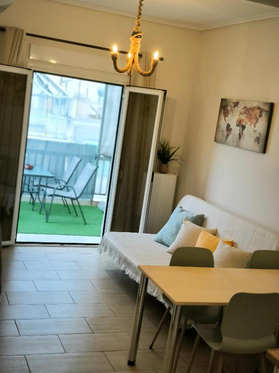 A seating area at Penthouse 350m from metro station!