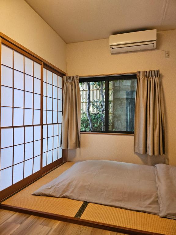 Postel nebo postele na pokoji v ubytování 五斗觀驛站 gotokan guest house