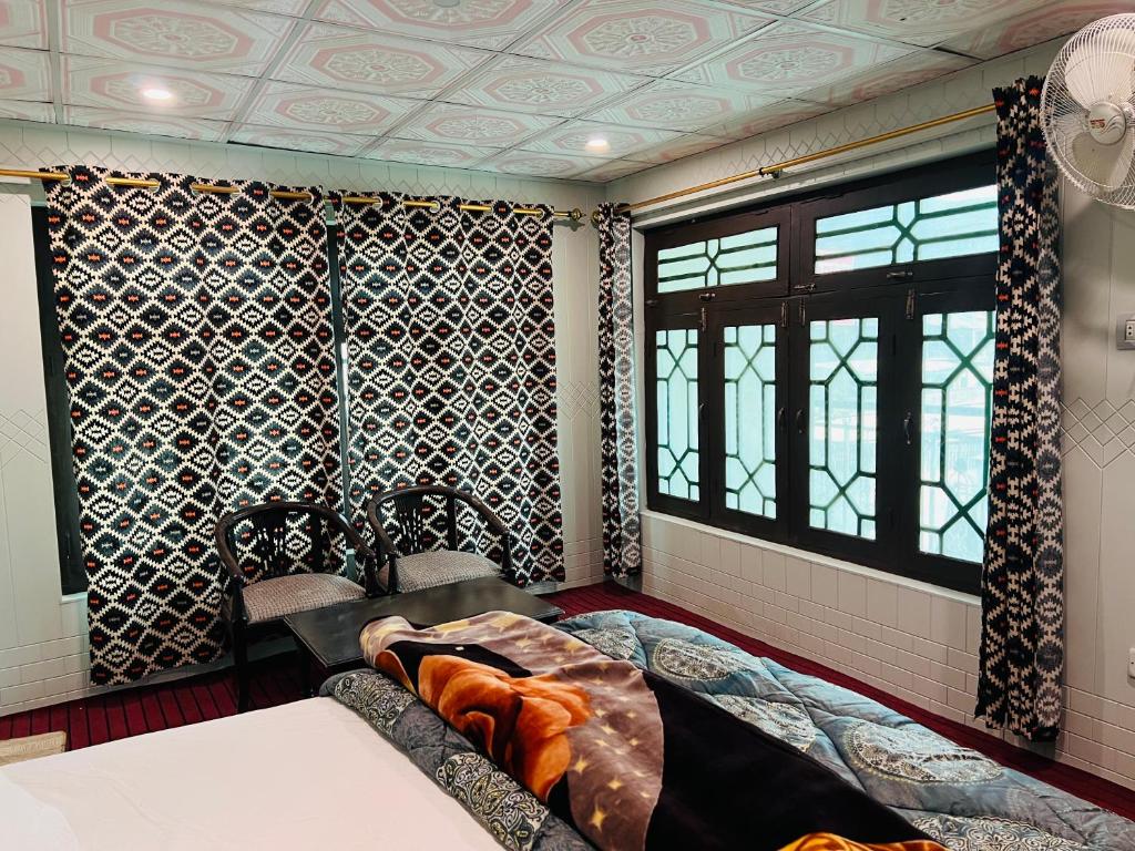 Postel nebo postele na pokoji v ubytování Skardu Lodge