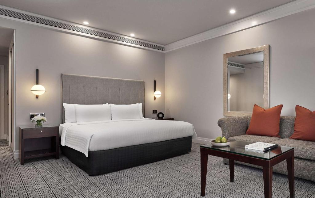 Postel nebo postele na pokoji v ubytování Hyatt Hotel Canberra - A Park Hyatt Hotel