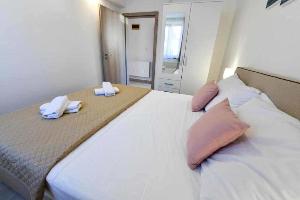 Posteľ alebo postele v izbe v ubytovaní Apartment Mlađen