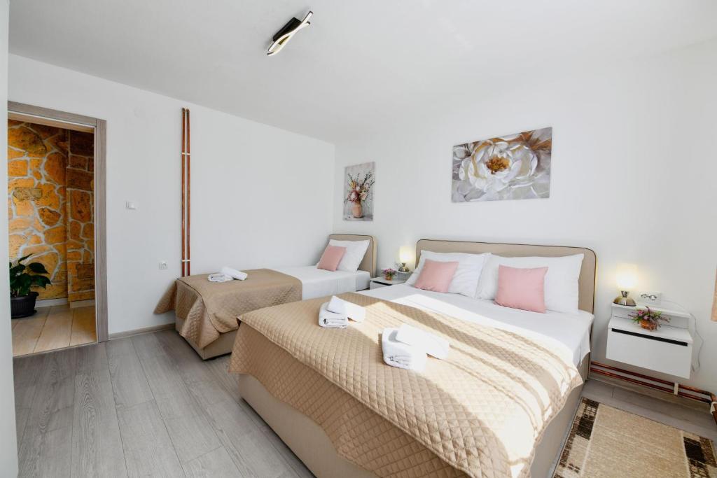 Posteľ alebo postele v izbe v ubytovaní Apartment Mlađen