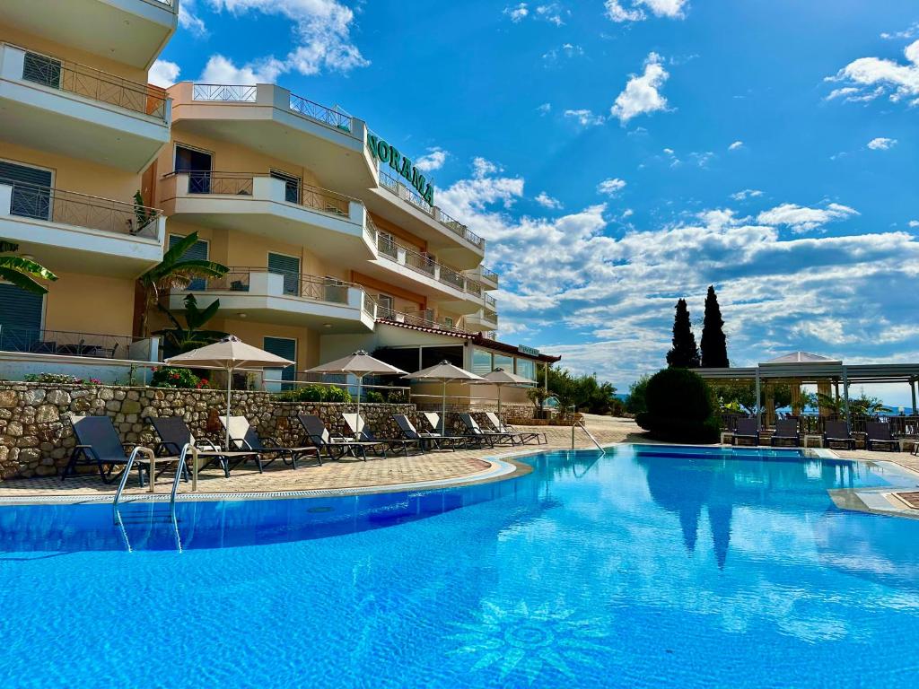 The swimming pool at or close to Hotel Apartments Panorama