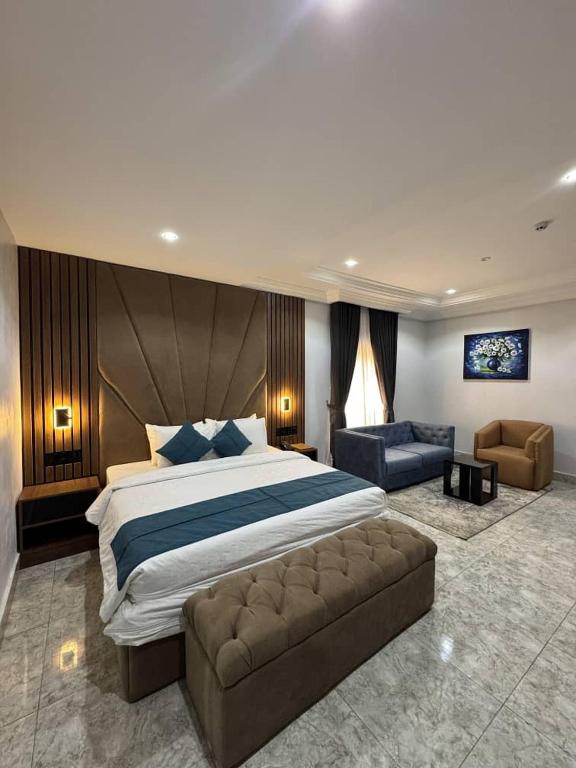 Postel nebo postele na pokoji v ubytování Tranquila Nest Hotel Kado Abuja