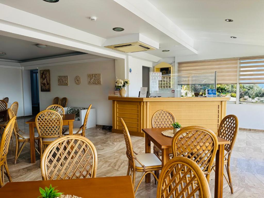 A seating area at Hotel Apartments Panorama