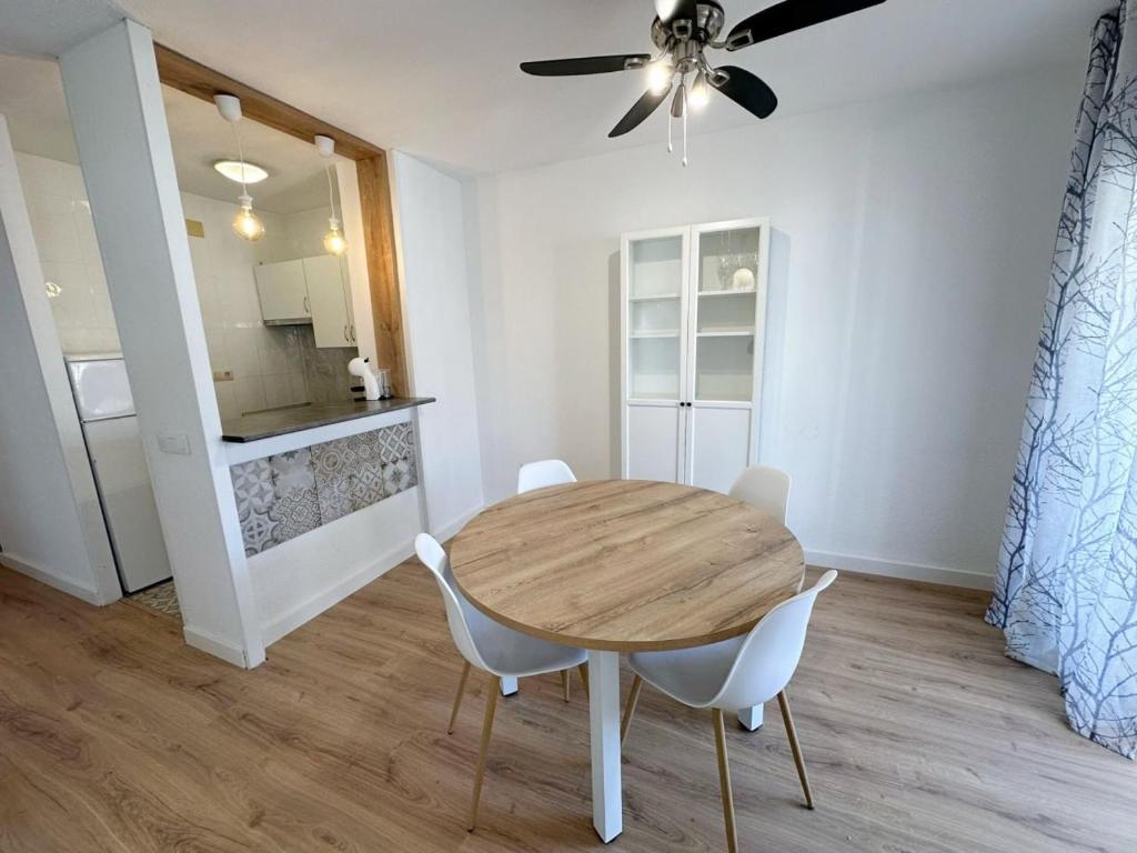 Kuchyň nebo kuchyňský kout v ubytování AH RENTALS Acualandia Apartamento
