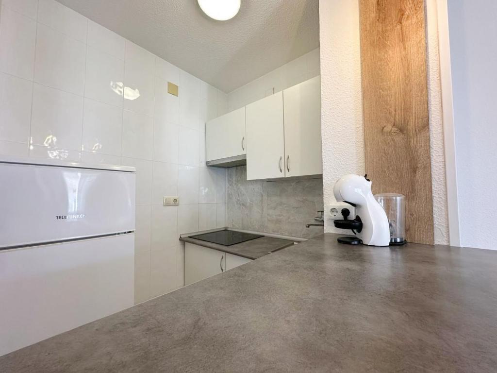 Kuchyň nebo kuchyňský kout v ubytování AH RENTALS Acualandia Apartamento