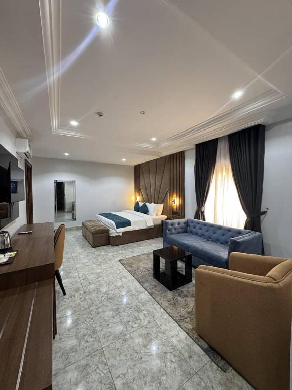 TV a/nebo společenská místnost v ubytování Tranquila Nest Hotel Kado Abuja