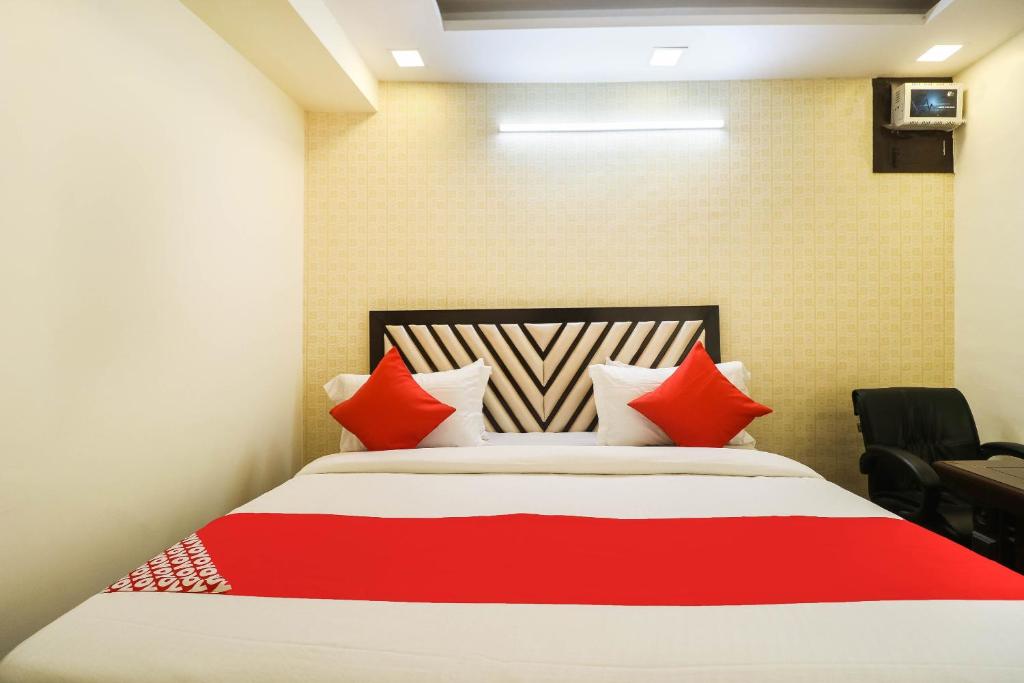 Postel nebo postele na pokoji v ubytování Hotel O Sagar Stay Inn