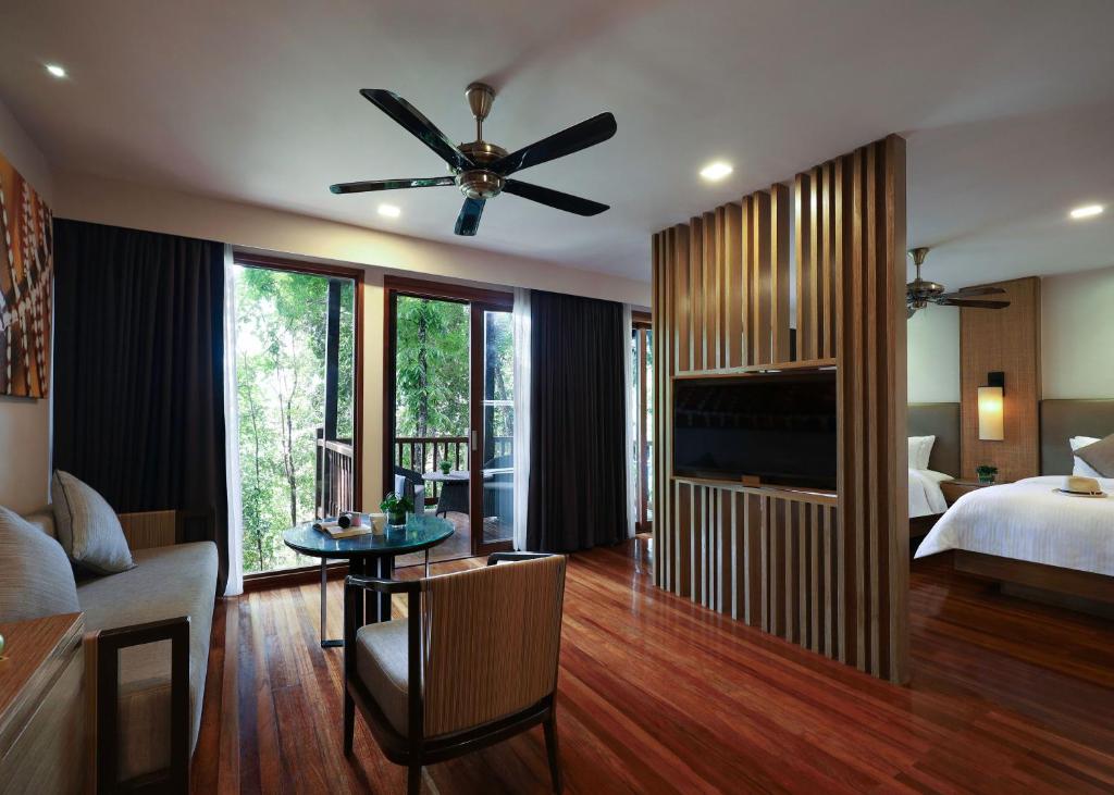 TV a/nebo společenská místnost v ubytování Berjaya Langkawi Resort