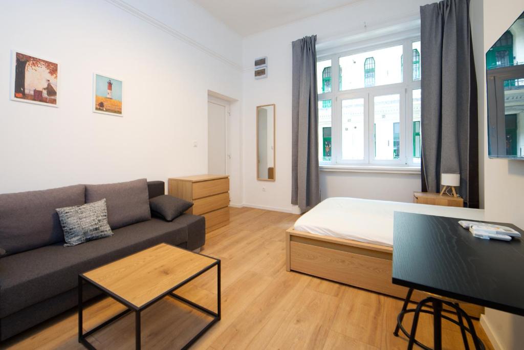 a living room with a couch and a bed at Pillow Heaven King BB in Budapest