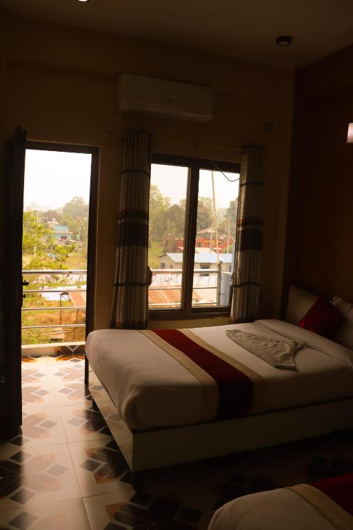 Letto o letti in una camera di Hotel Flycatcher Chitwan- A jungle Safari Home