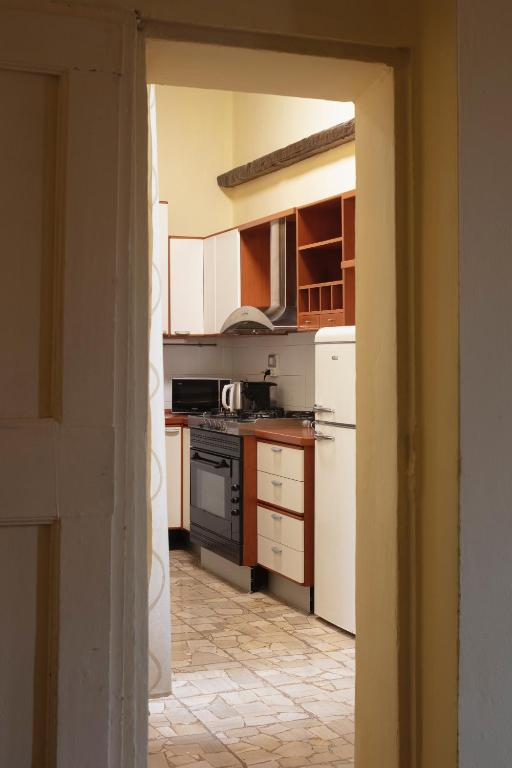 A kitchen or kitchenette at B&B Maggiore 58