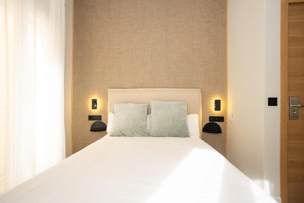 Posteľ alebo postele v izbe v ubytovaní Chinitas Urban Rooms