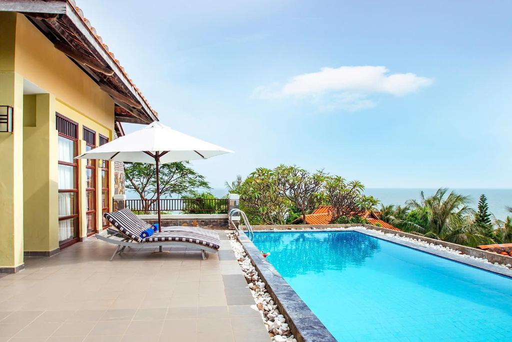 Biệt Thự 3 Phòng Ngủ Bên Sườn Đồi Có Hồ Bơi Riêng