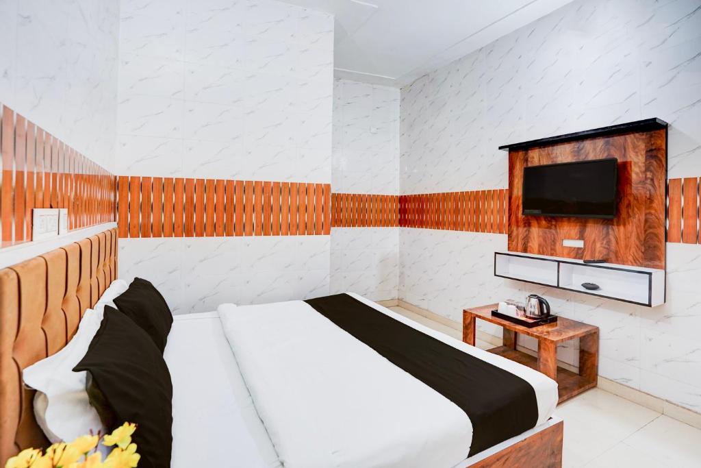 TV a/nebo společenská místnost v ubytování Super Hotel O Rahul Vihar Ghaziabad
