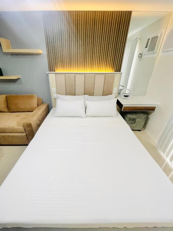 Postel nebo postele na pokoji v ubytování BT 1 Chic City Studio Retreat