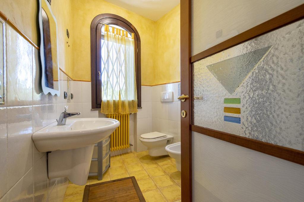 Koupelna v ubytování Villa Luna e' Pedra - Suite in Villa con Vista sulla Baia di Alghero e Piscina