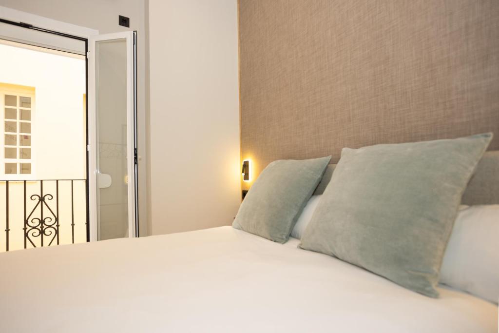 Posteľ alebo postele v izbe v ubytovaní Chinitas Urban Rooms
