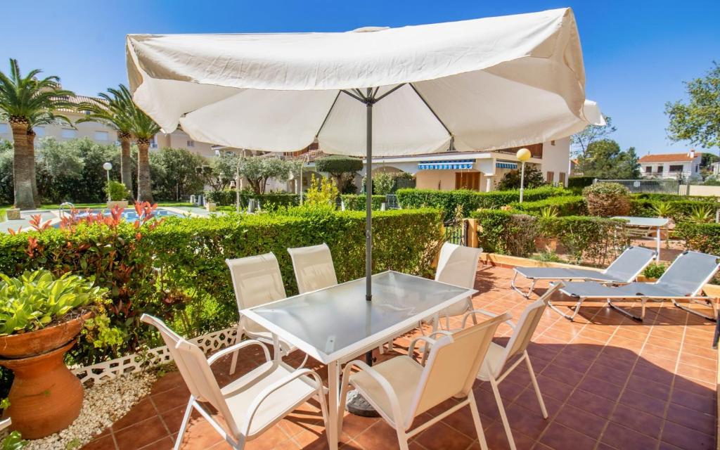 Φωτογραφία από το άλμπουμ του Luxury Bajo frente a la piscina ALBERT VILLAS σε Alcossebre