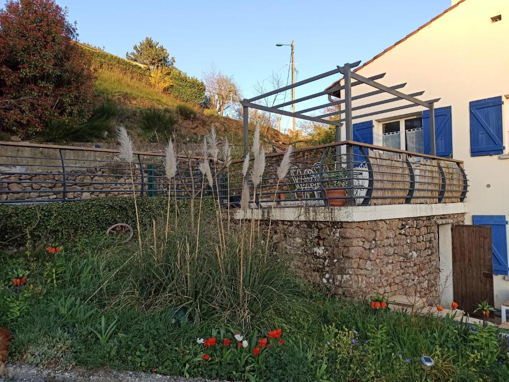 Ogród w obiekcie Gîte la côte des bleuets de Retourtour