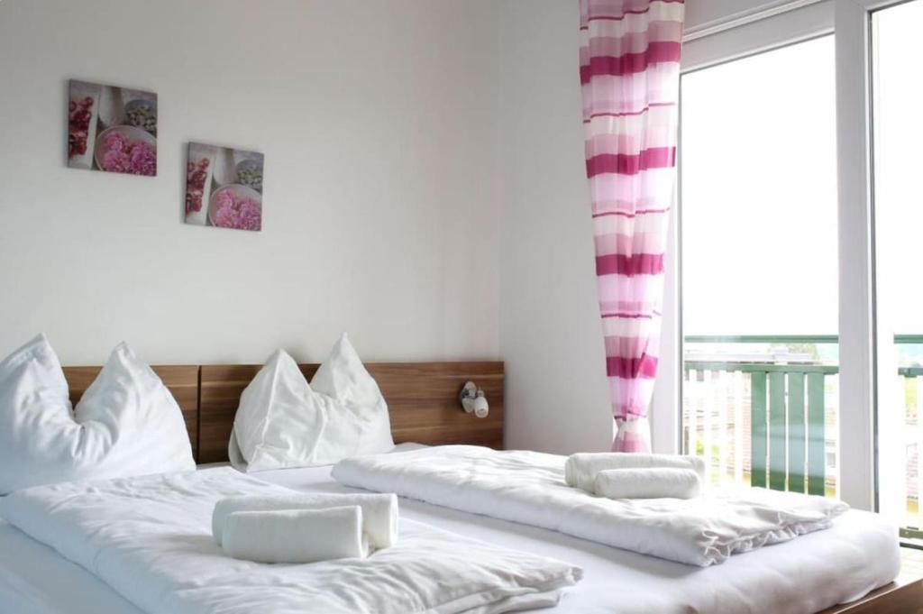 Postel nebo postele na pokoji v ubytování Apartmenthotel Karawankenblick