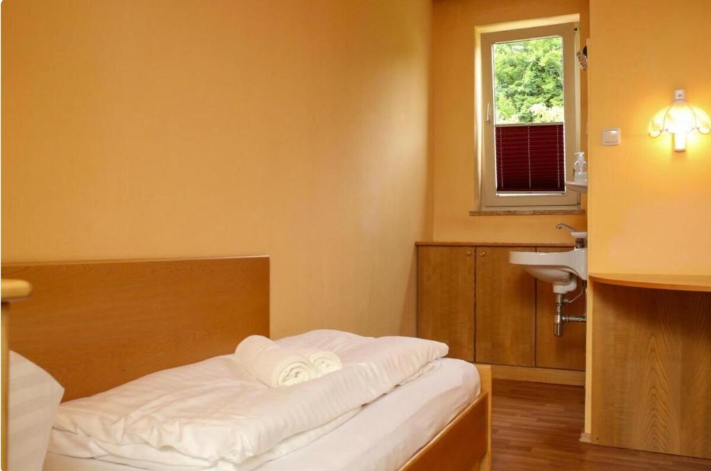 Postel nebo postele na pokoji v ubytování Apartmenthotel Karawankenblick